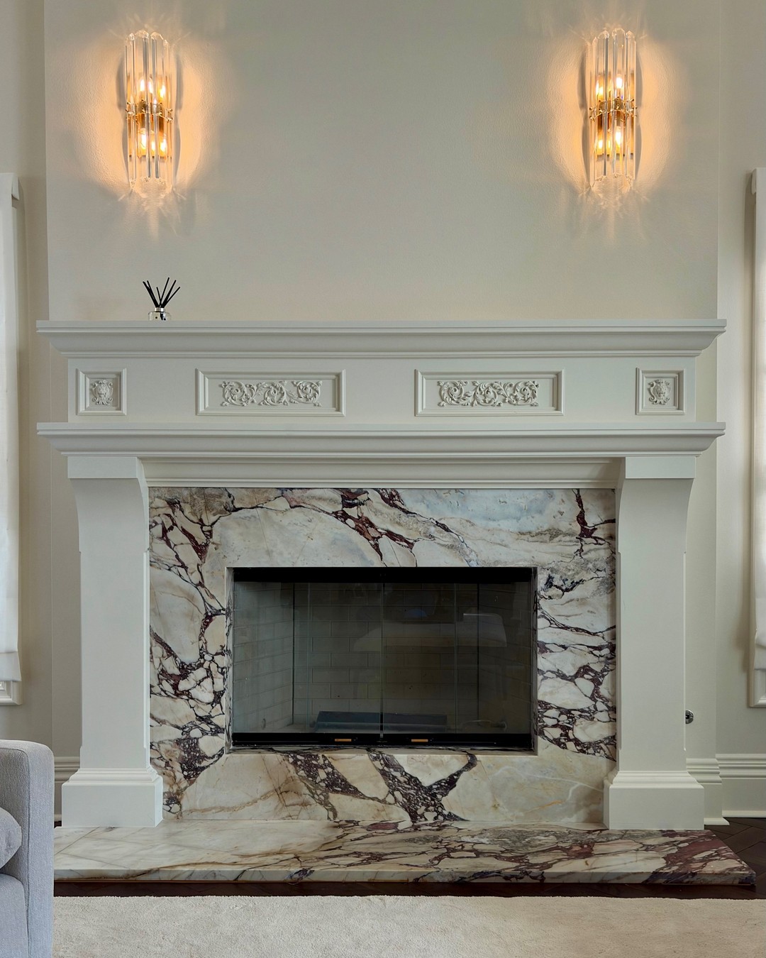 Finished fireplace, white mantel with veined marble surround